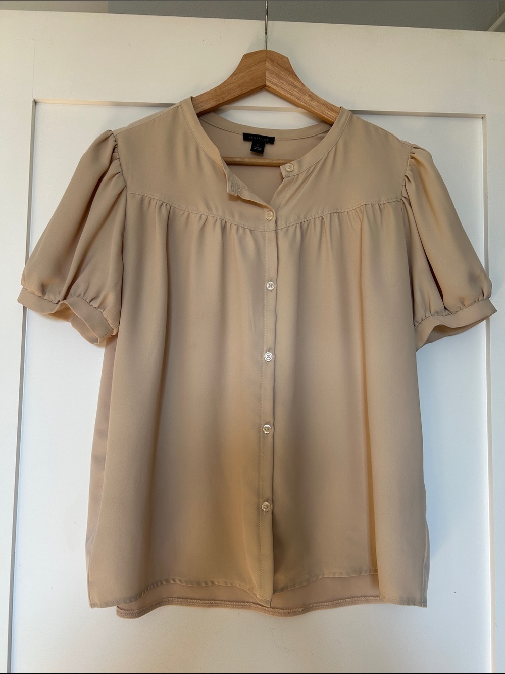 Ann Taylor Cream Short Sleeve Button Front Blouse